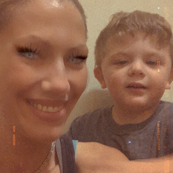 Meet your Posher, Carrie - Picture 6 of 16